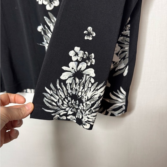 Bob Mackie Womens Floral Top Sz L Bold Artsy Art To Wear Stretch Mature - Picture 6 of 8